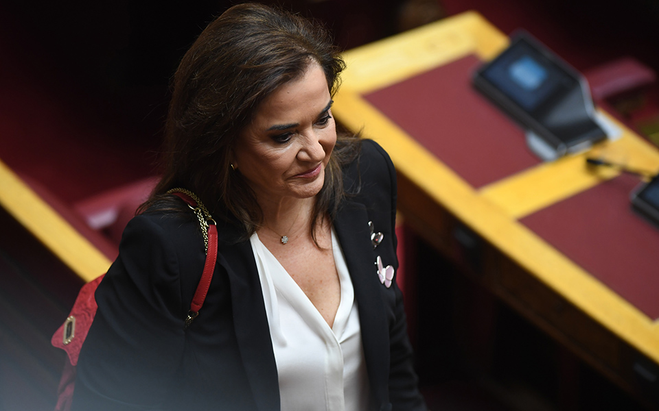 ντόρα-μπακογιάννη-στην-πρώτη-εμφάνισ-561546643