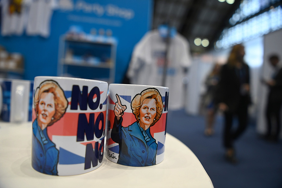 Ακόμη πουλάει