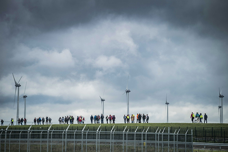 Με τα πόδια