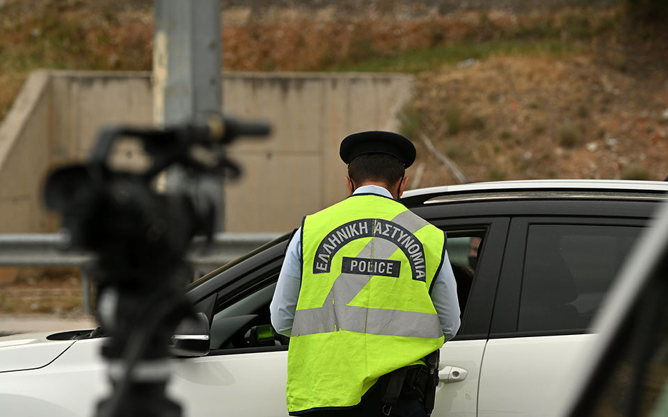 κλειστός-ο-αυτοκινητόδρομος-κορίνθο-561561262