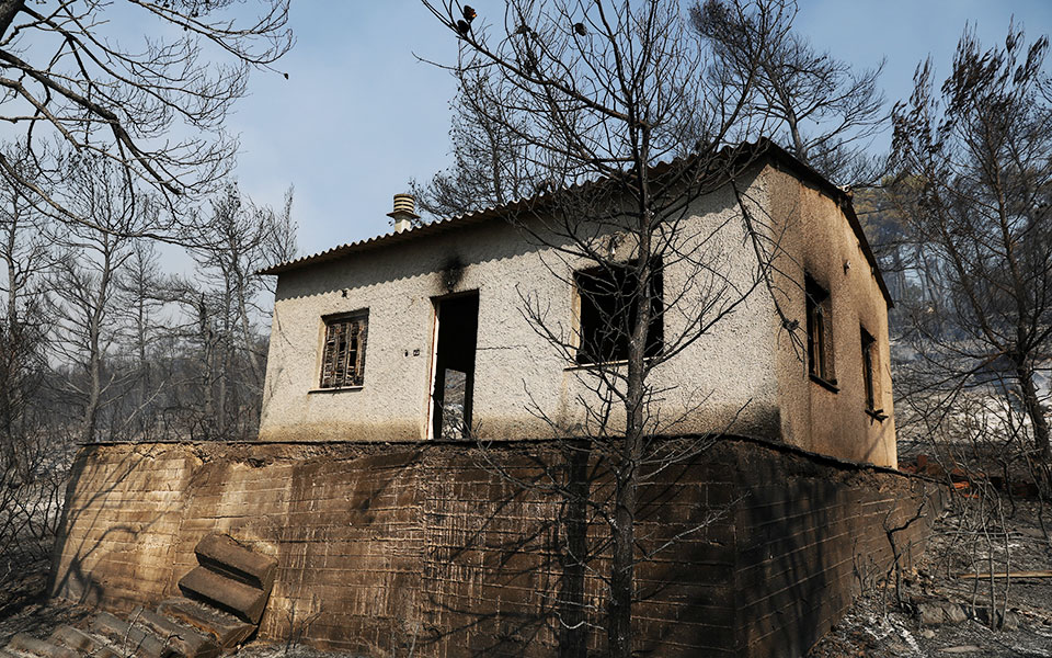 πυρόπληκτοι-στην-αναμονή-λόγω-σεισμ-561557632