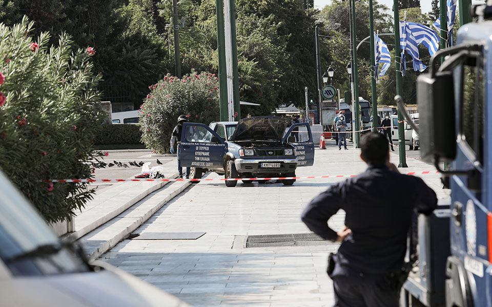 συναγερμός-έξω-από-τη-βουλή-όχημα-προσ-561523252