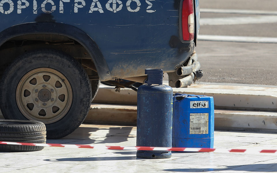 Μνημείο Αγνώστου Στρατιώτη: Τι βρέθηκε στο όχημα – 58χρονος αγρότης ο οδηγός (εικόνες)-1