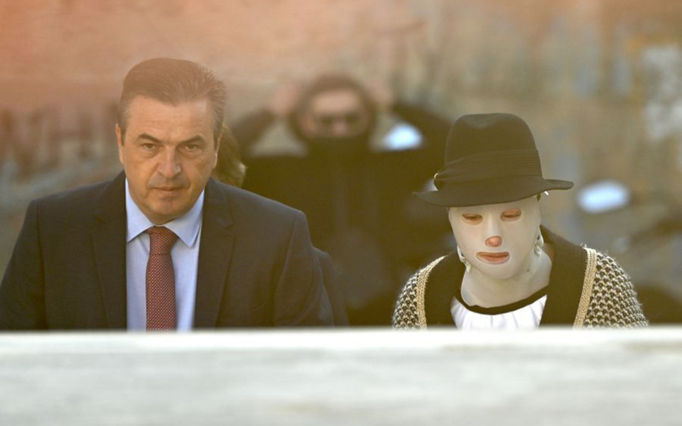 επίθεση-με-βιτριόλι-συνεχώς-με-ρωτά-α-561528205