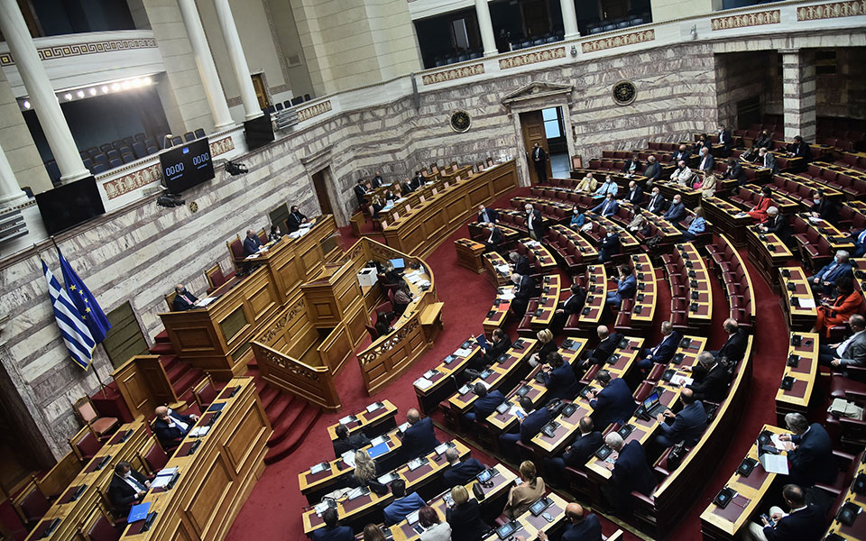 πολεμικό-κλίμα-στη-βουλή-για-τις-φρεγά-561529621