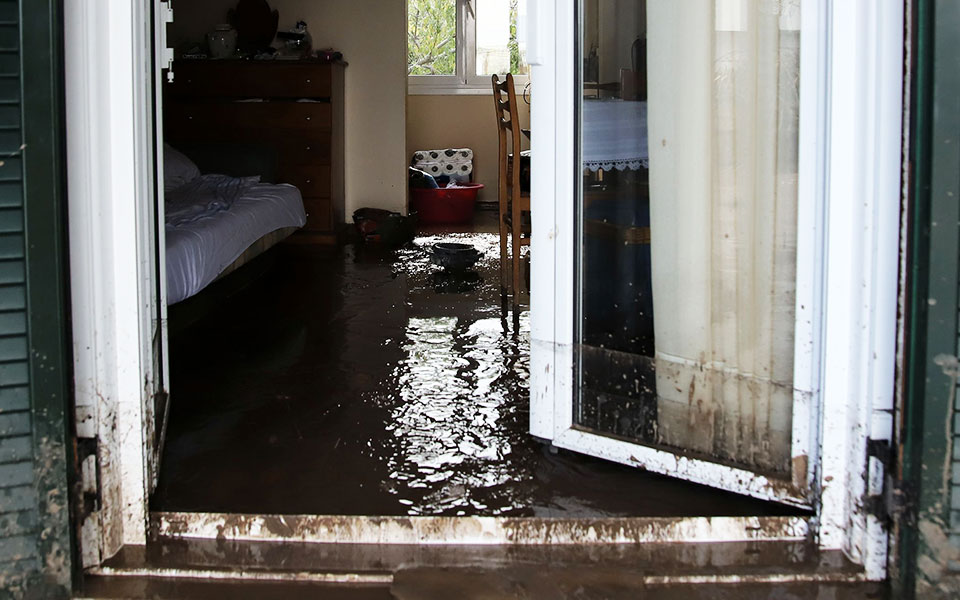 παλεύουν-με-τις-λάσπες-στη-βόρεια-εύβο-561535222