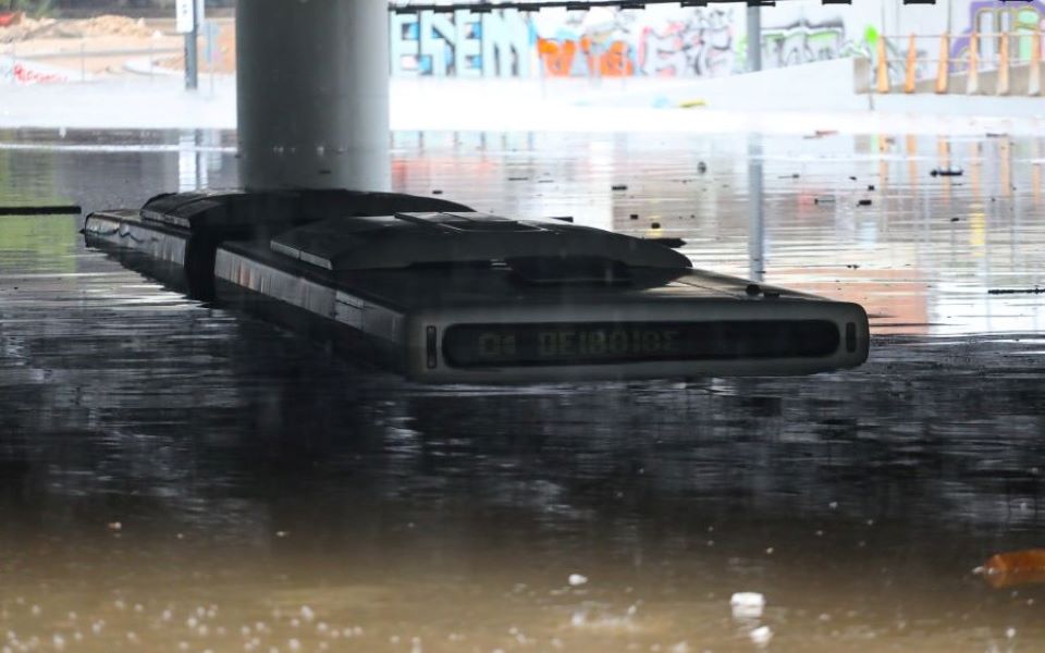 Κακοκαιρία «Μπάλλος»: Πρωτοφανείς σκηνές χάους στην Αττική-2