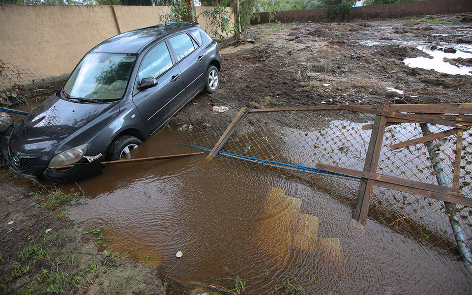 μπάλλος-η-κακοκαιρία-έπνιξε-τη-δυ-561543637