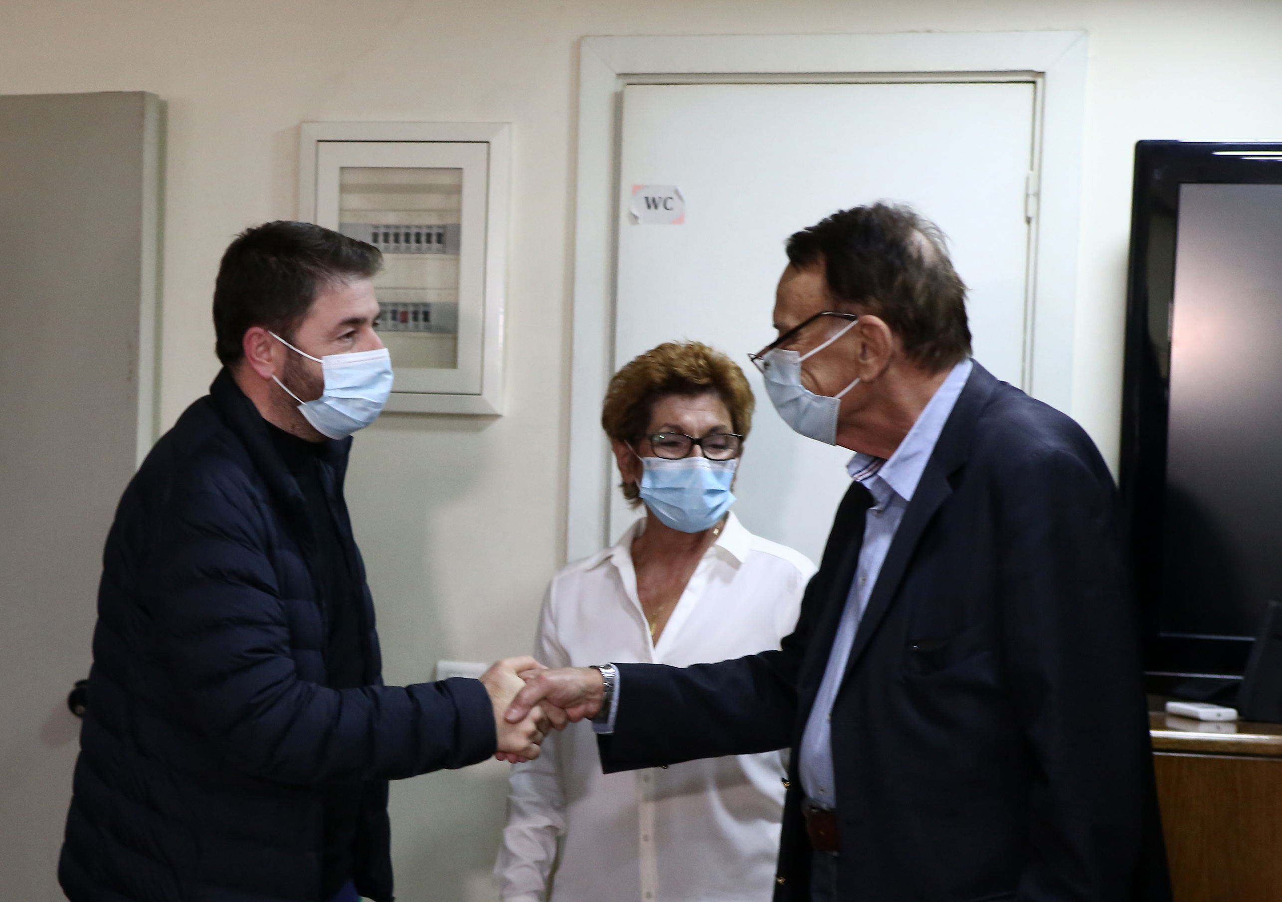 Παπανδρέου – Ανδρουλάκης: Σύντομη «συνάντηση» στη Χαριλάου Τρικούπη-1