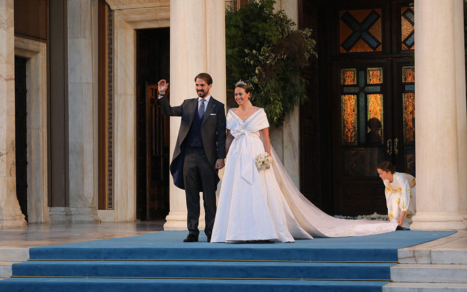 Φίλιππος Γλύξμπουργκ – Νίνα Φλορ: Παραμυθένιος γάμος στη Μητρόπολη Αθηνών (φωτογραφίες)-1