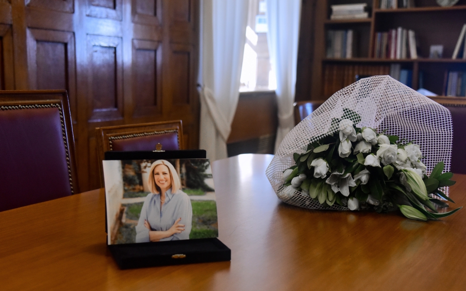 αποχαιρετώντας-μία-γενναία-γυναίκα-561558292