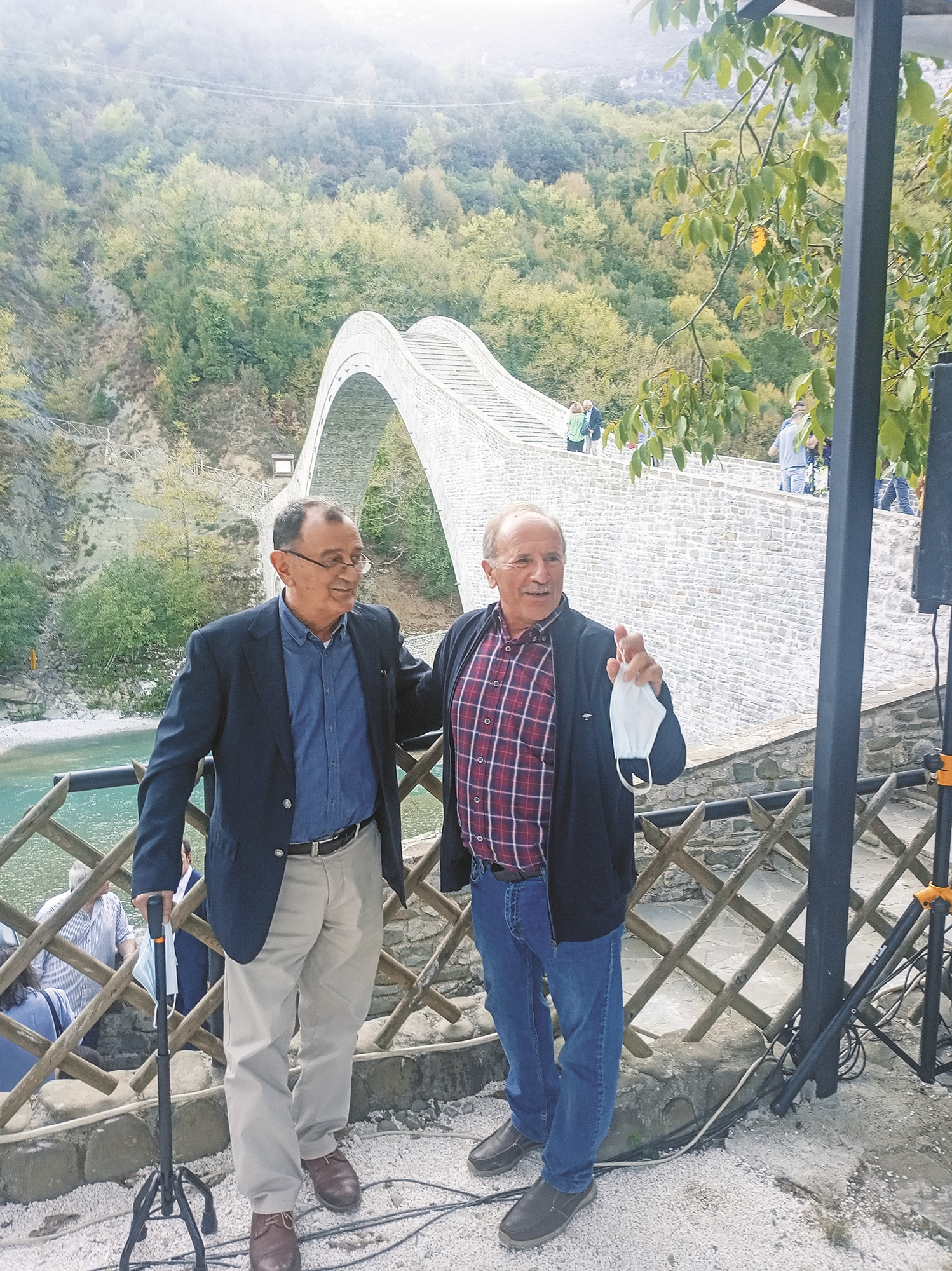 Όρθιο και πάλι το γεφύρι της Πλάκας-1