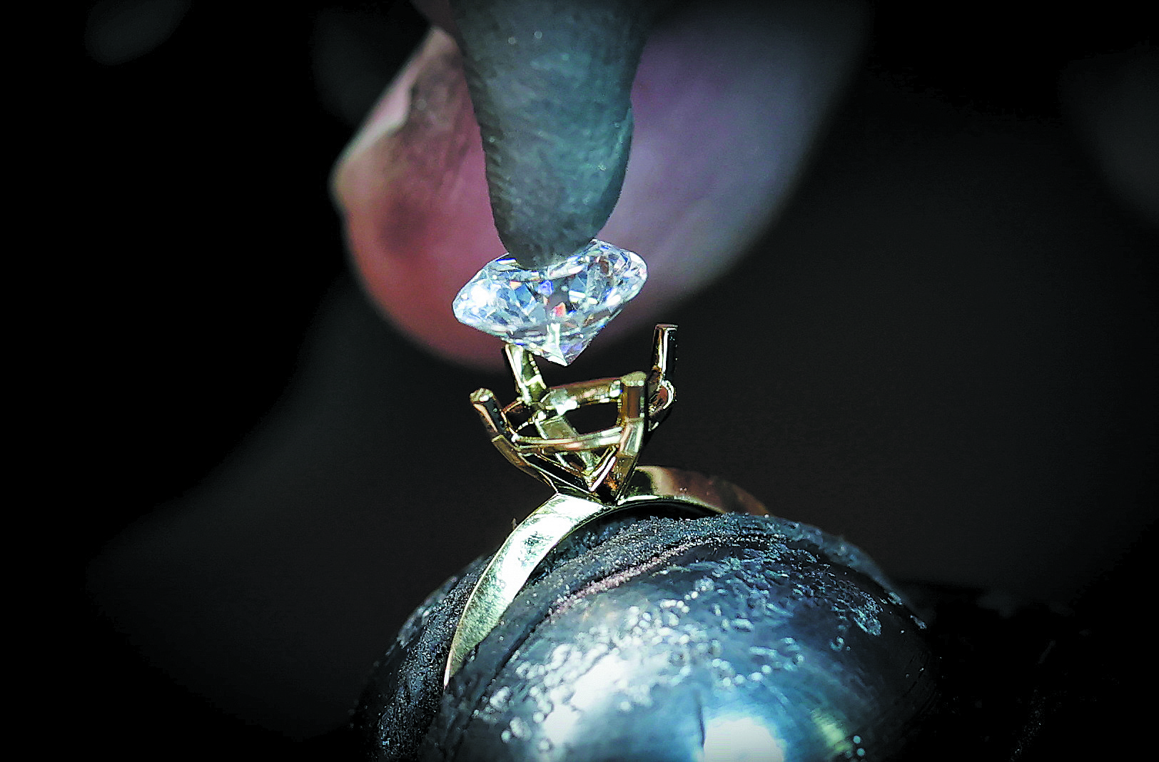 διαμάντια-γυαλιά-ηλίου-και-κολάν-γιόγ-561526138