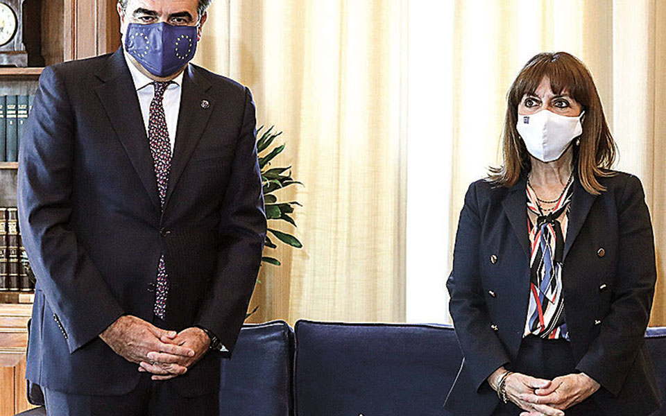 σακελλαροπούλου-το-δώρο-του-αντιπροέ-561529762