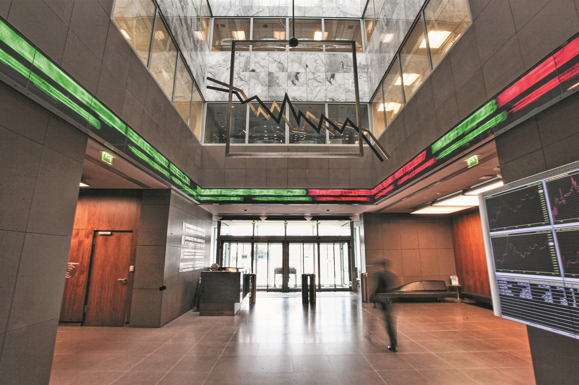 με-μικρή-άνοδο-και-χαμηλό-τζίρο-έκλει-561558976