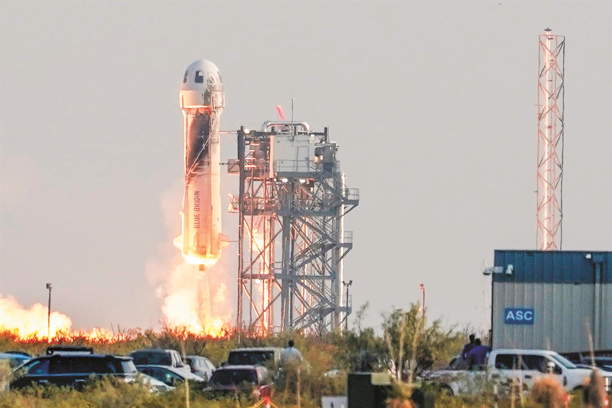 τουριστικός-σταθμός-στο-διάστημα-561558559