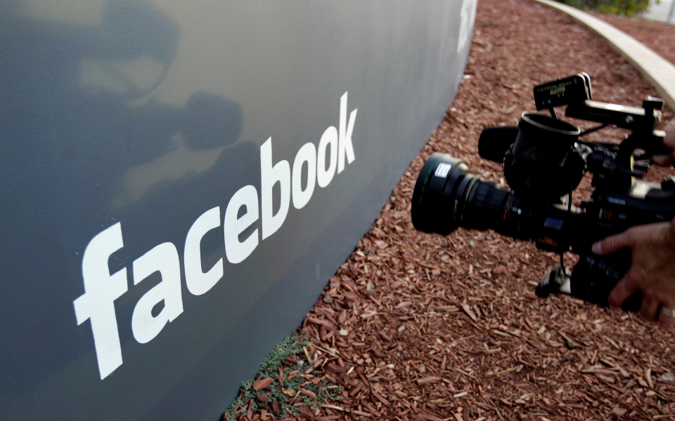 πώς-το-facebook-εξαφανίστηκε-από-το-ίντερνε-561523909