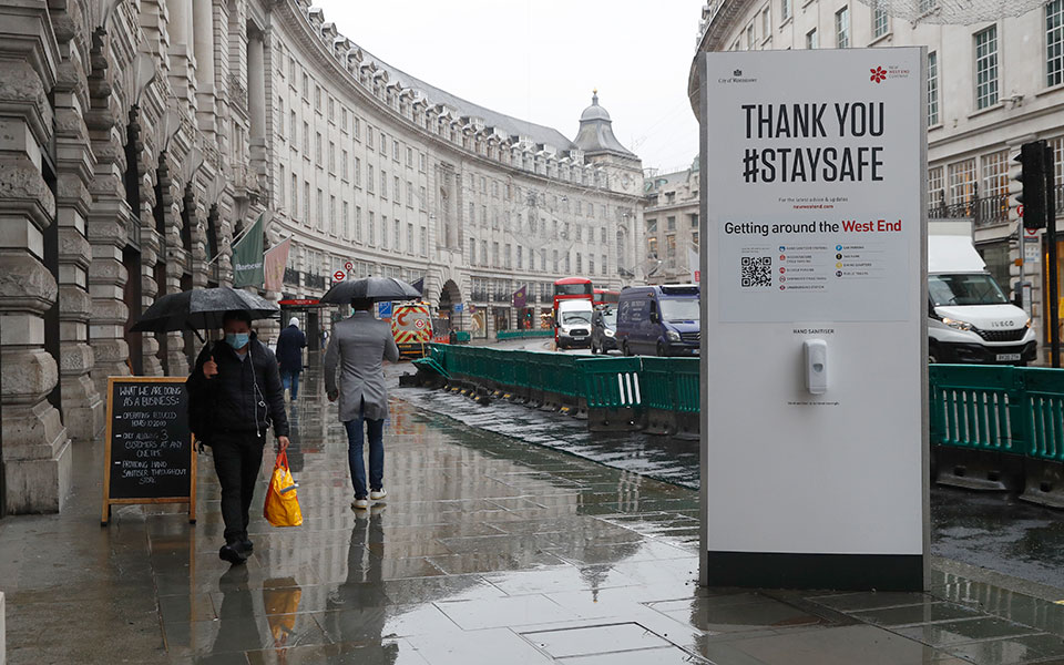 βρετανία-το-κοκτέιλ-ανάφλεξης-της-π-561547603