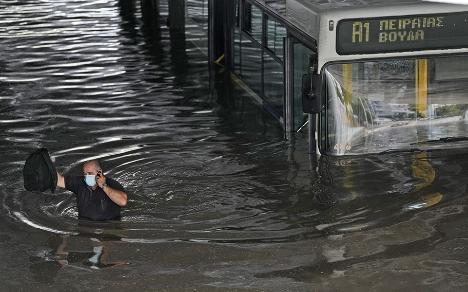 Μέτρα για την κακοκαιρία: Κλειστό αύριο το Δημόσιο, «απαγορευτικό» σε Κηφισό, παραλιακή-1