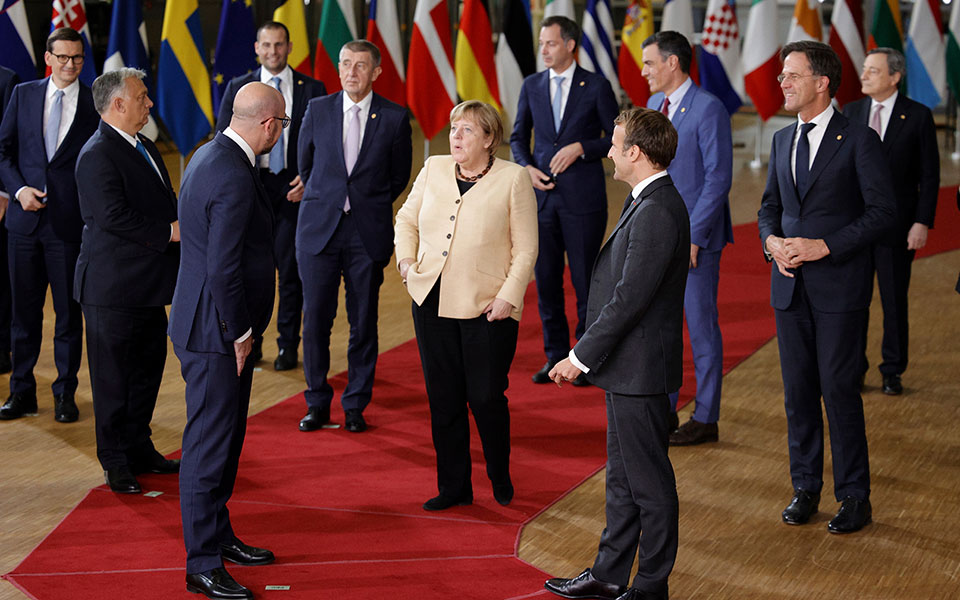 Μέρκελ: Τιμητικό αντίο στη Σύνοδο Κορυφής – Θερμό χειροκρότημα των ηγετών-1