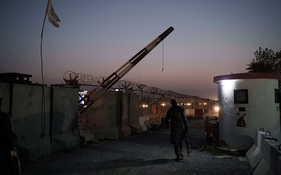 ρωσία-καλεί-τους-ταλιμπάν-στις-συνομι-561528364