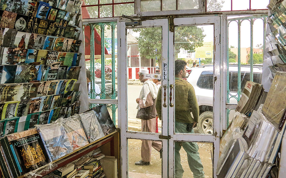 Με κλειστά στόματα-3