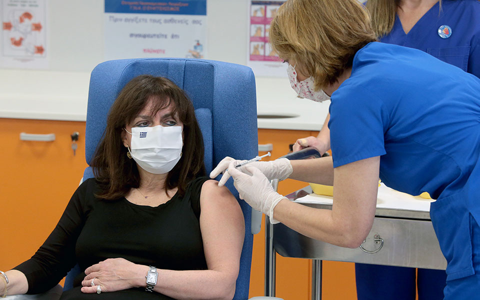 τρίτη-δόση-εμβολίου-για-την-κατερίνα-σ-561528679
