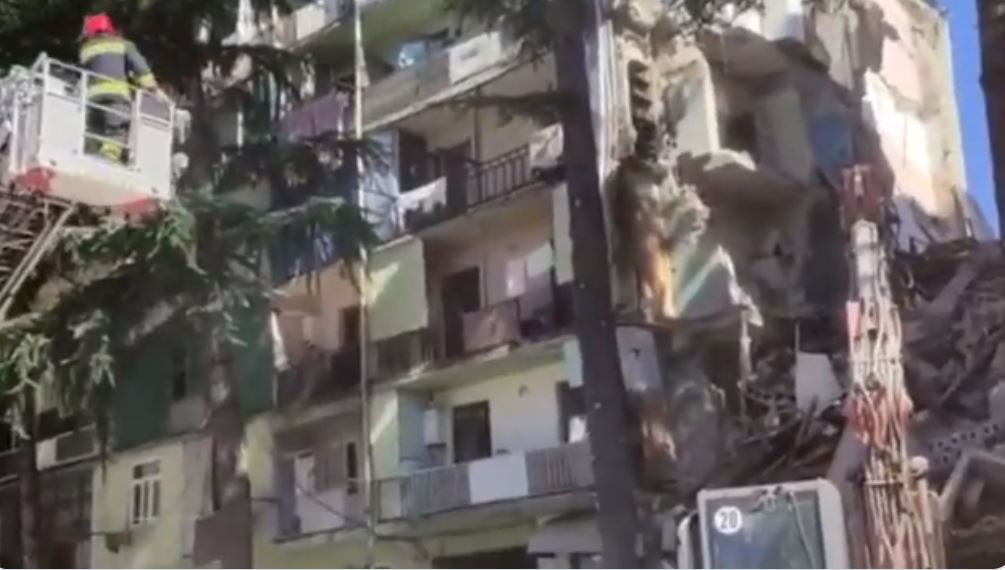 γεωργία-κατάρρευση-κτιρίου-στην-πόλη-561529945