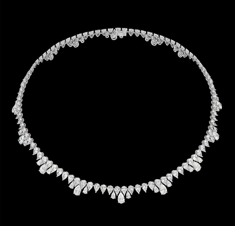 Τι μας άρεσε περισσότερο στη νέα ταινία James Bond; Η Παλόμα με Chopard-3