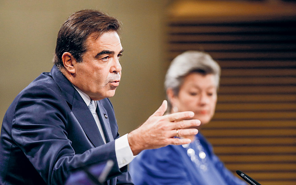 νέο-sofagate-με-γιόχανσον-και-σχοινά-561521515