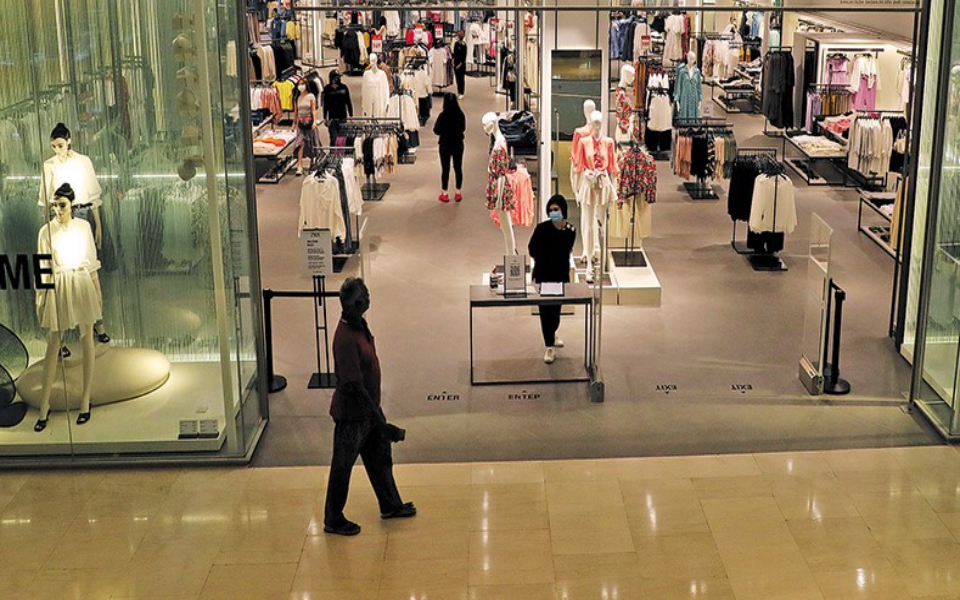 κορωνοϊός-στο-15-μέτρο-οι-αποστάσεις-σε-561555880