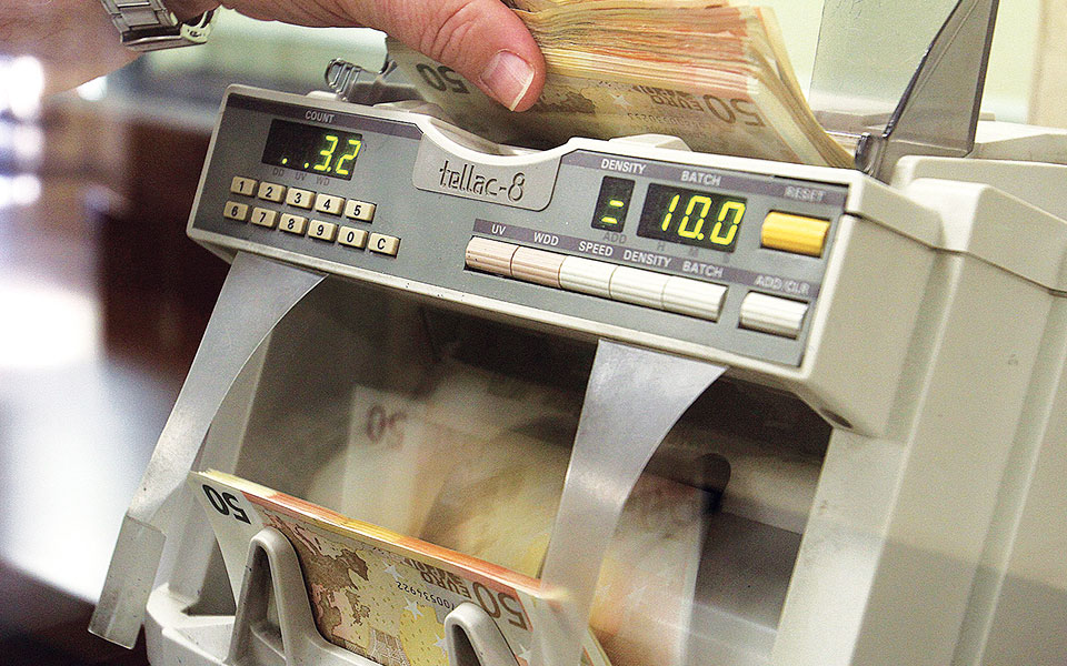 δάνεια-52-δισ-στο-οκτάμηνο-από-τις-τράπε-561550282