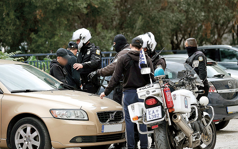 συλλήψεις-οκτώ-μαθητών-στο-επαλ-ευόσμ-561521422