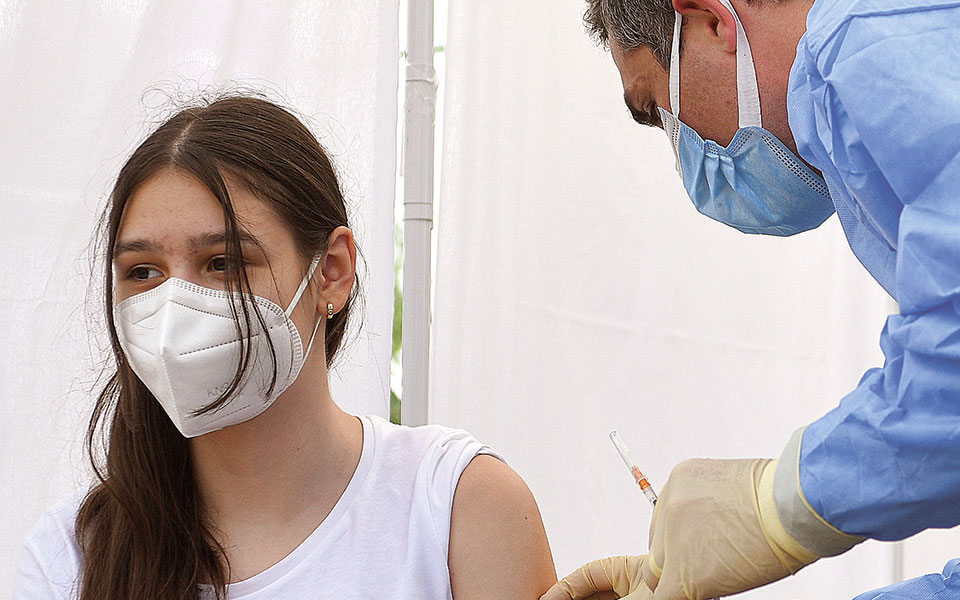 mία-δόση-εμβολίου-pfizer-στους-εφήβους-561529903