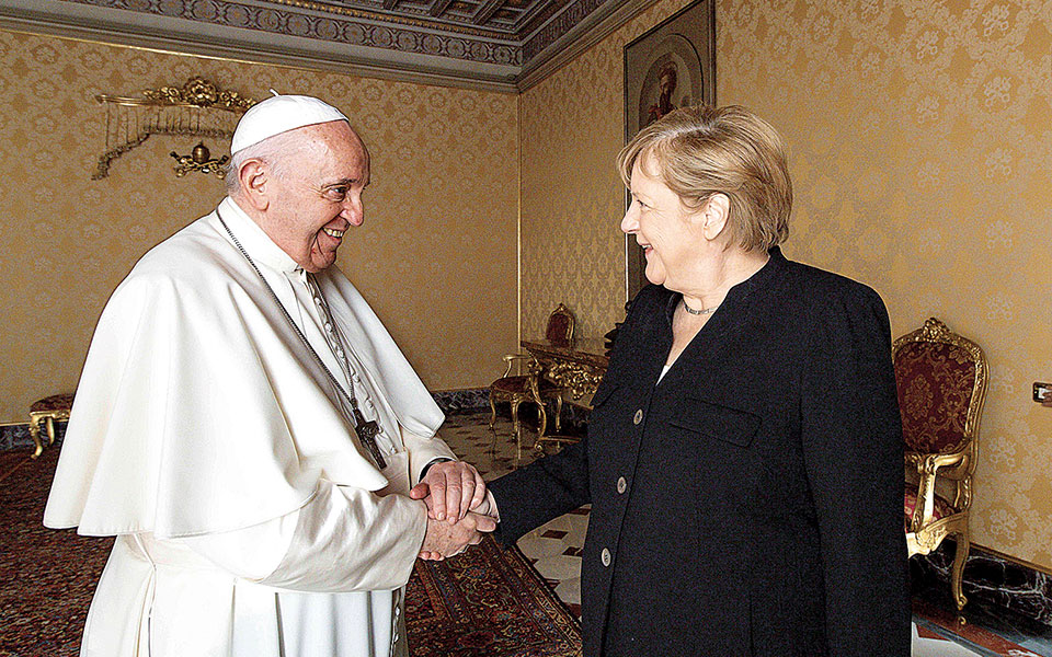 η-μέρκελ-στη-ρώμη-ενώ-στο-βερολίνο-τρέ-561529642