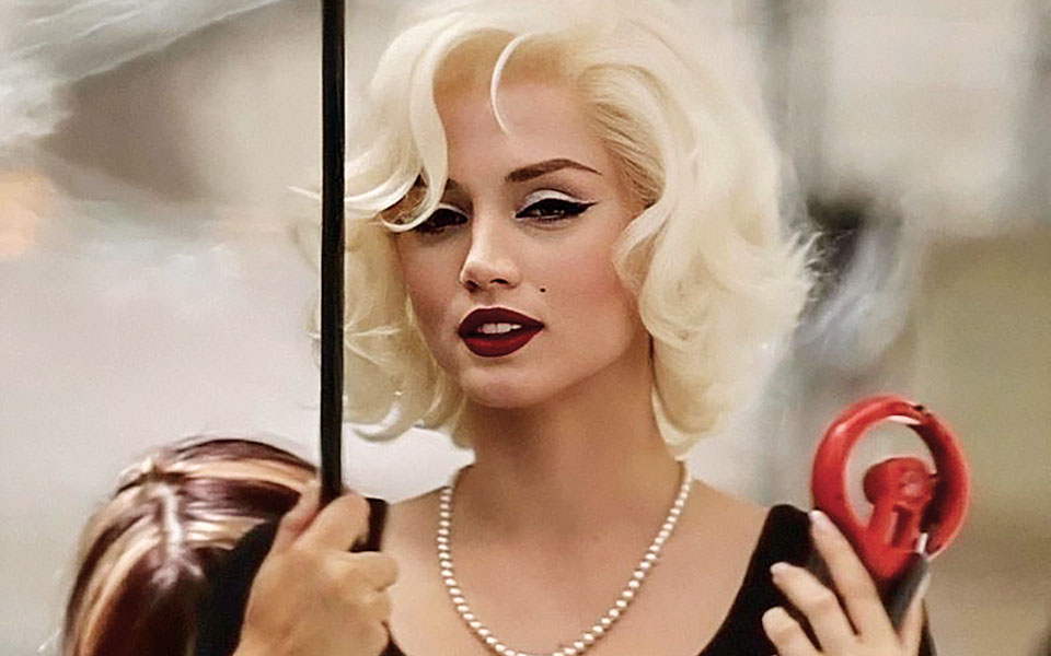 Η Αννα των όπλων, ένα μοναδικό, ταχύτατα ανερχόμενο Bond girl-1