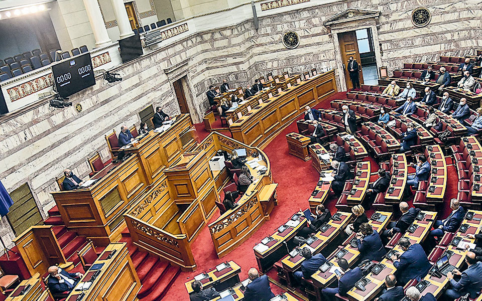 μετωπική-στη-βουλή-με-επίκεντρο-την-έκ-561535318