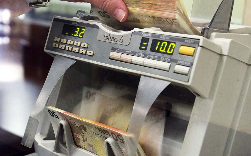 πρώτη-μείωση-των-καταθέσεων-από-το-ξέσ-561539086