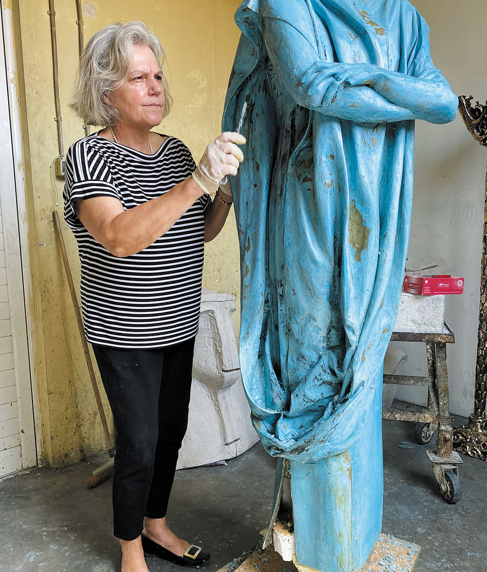 Η Αφροδίτη Λίτη, δημιουργός του γλυπτού της Κάλλας, απαντάει στην κριτική-1