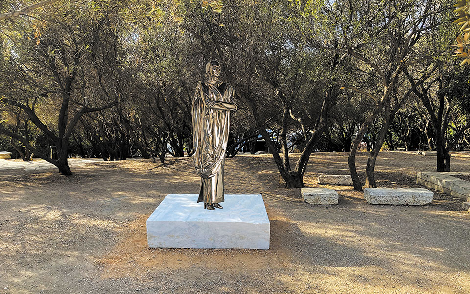 Η Αφροδίτη Λίτη, δημιουργός του γλυπτού της Κάλλας, απαντάει στην κριτική-2