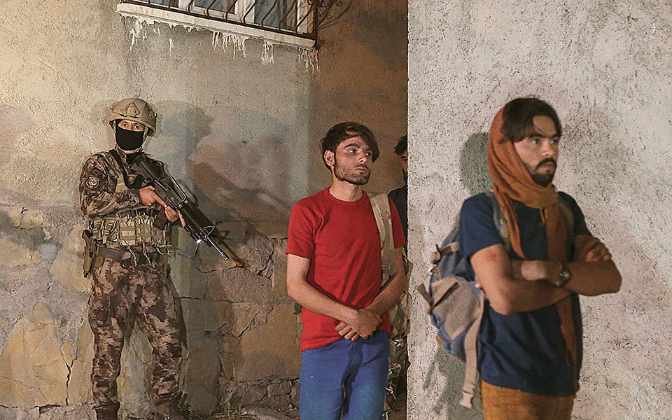 βίαιες-απελάσεις-αφγανών-στην-ανατολ-561540508