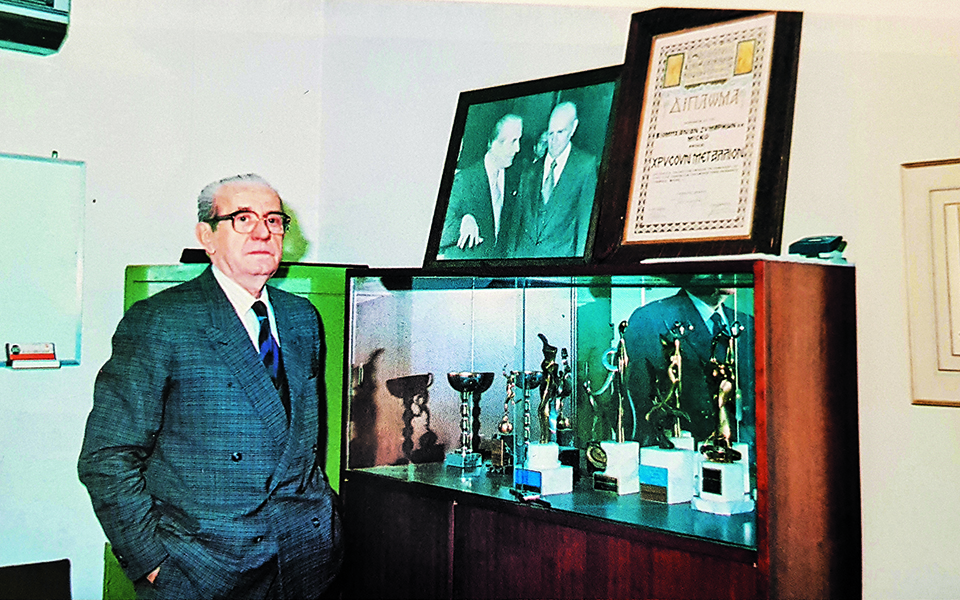 «Ακάκιε, μην ξεχάσεις…»: Η μυθιστορηματική διαδρομή του δημιουργού της MISΚΟ-4