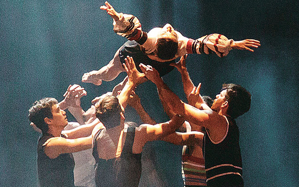 οι-ελληνικοί-χοροί-είναι-ένα-ασύλ-561543943