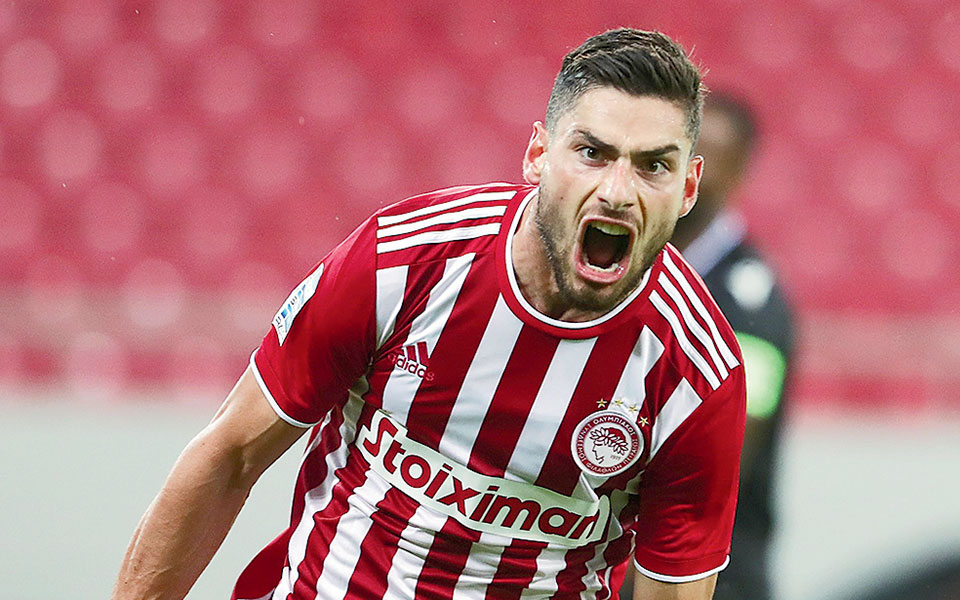 κατάληψη-κορυφής-από-ολυμπιακό-αεκ-561557395