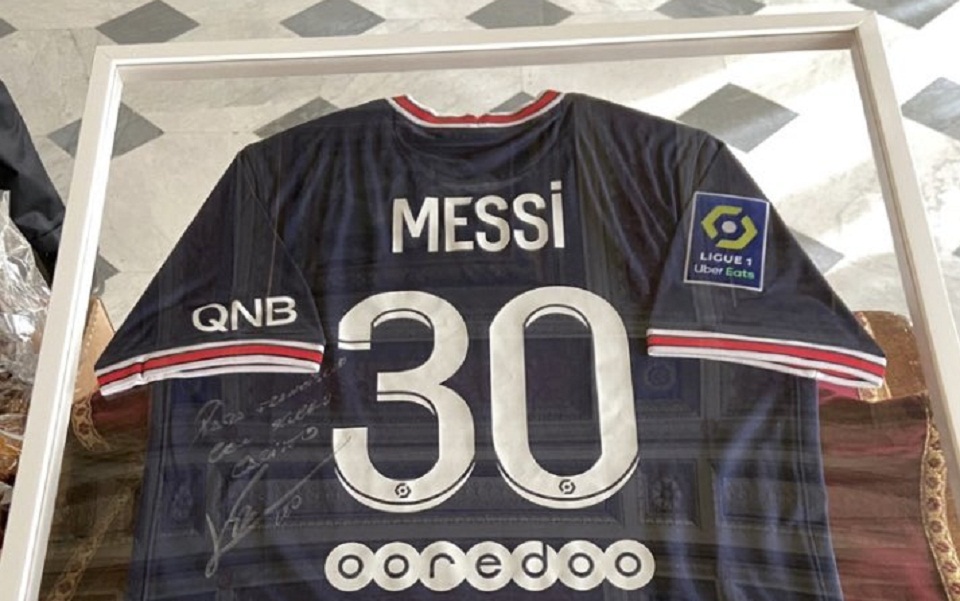 από-το-παρίσι-με-αγάπη-δώρο-του-γάλλου-561545377