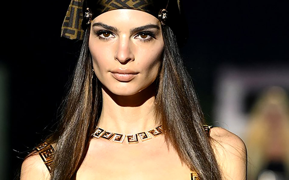 τα-μακριά-ολόισια-μαλλιά-επιστρέφουν-561530272