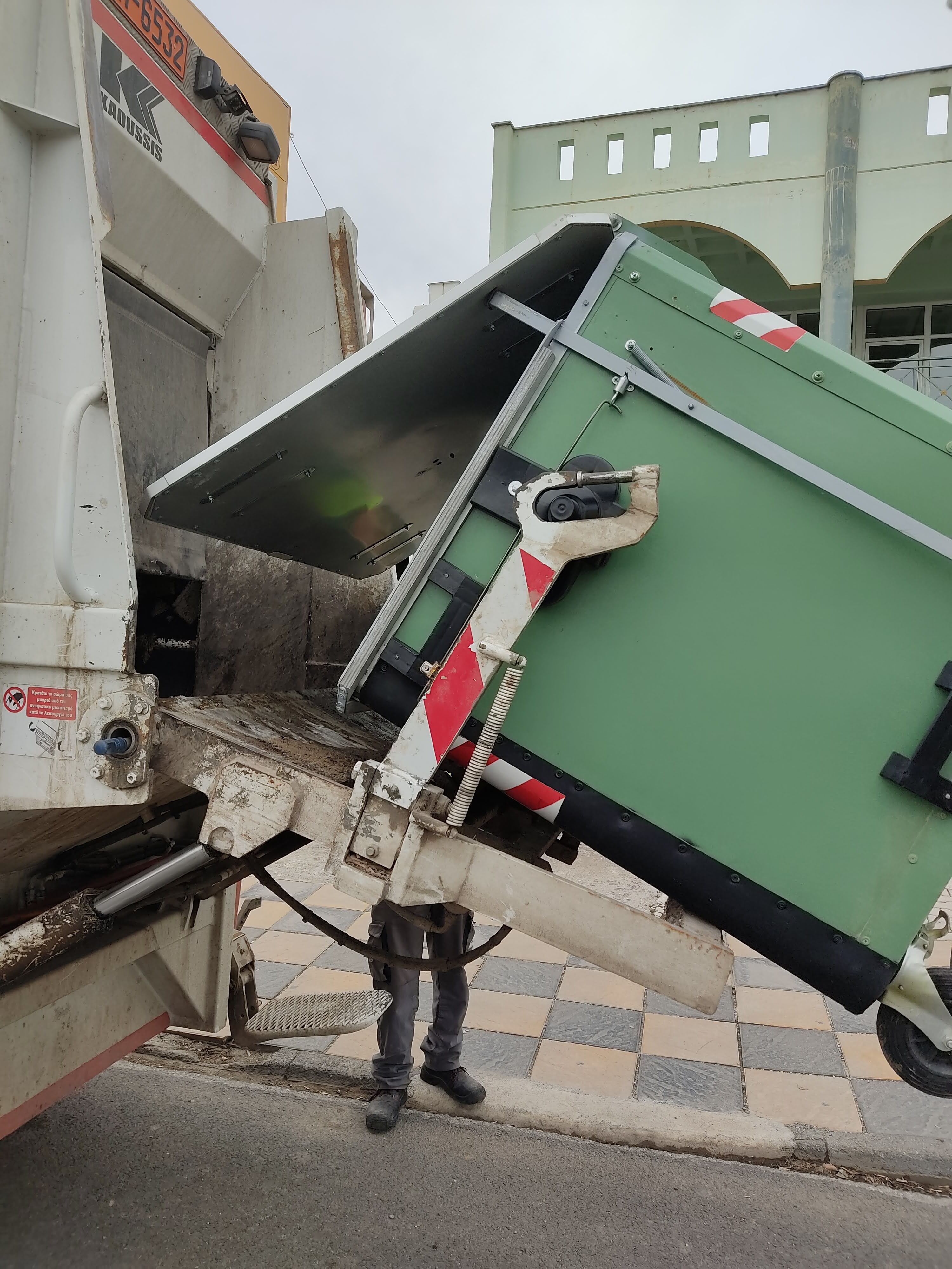 «Smartbin»: Ο «έξυπνος» και άκαυστος κάδος απορριμμάτων-2