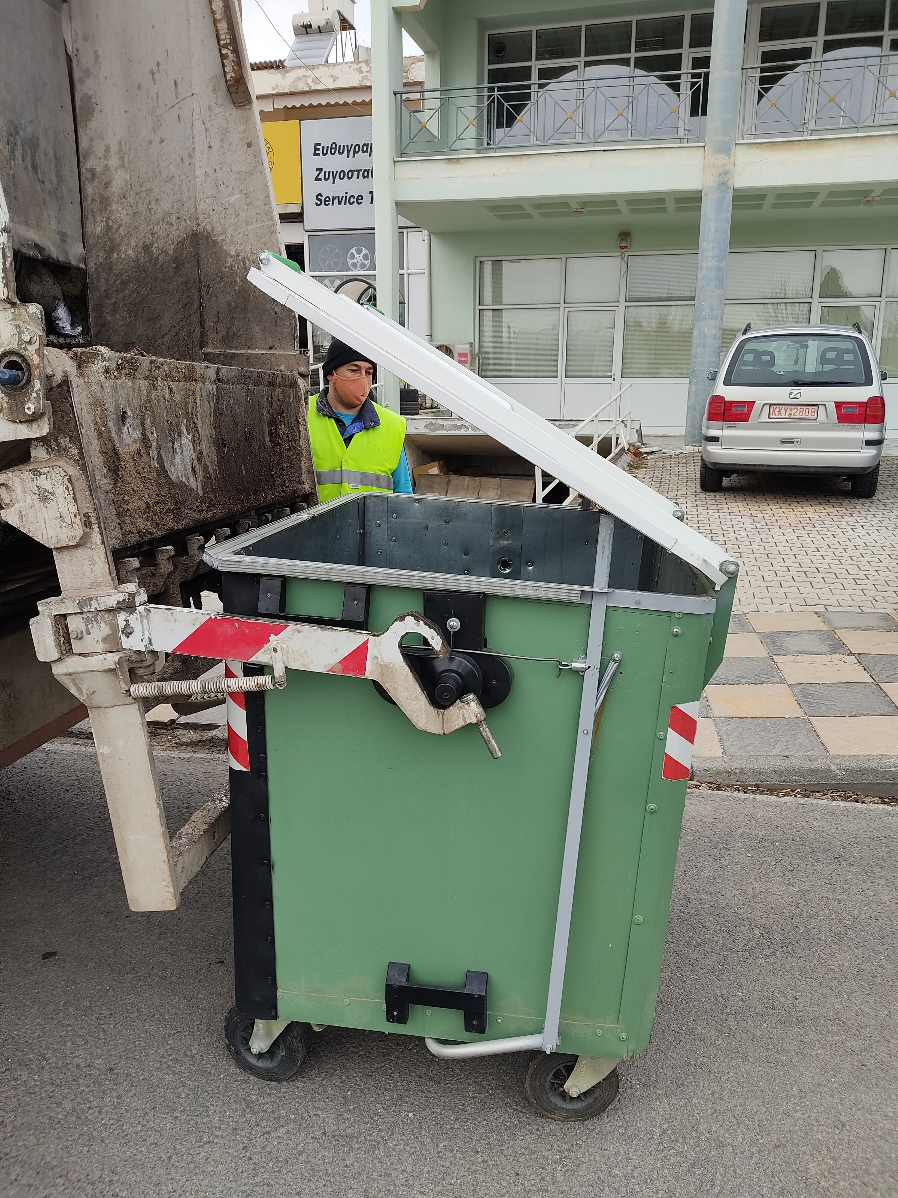 «Smartbin»: Ο «έξυπνος» και άκαυστος κάδος απορριμμάτων-1