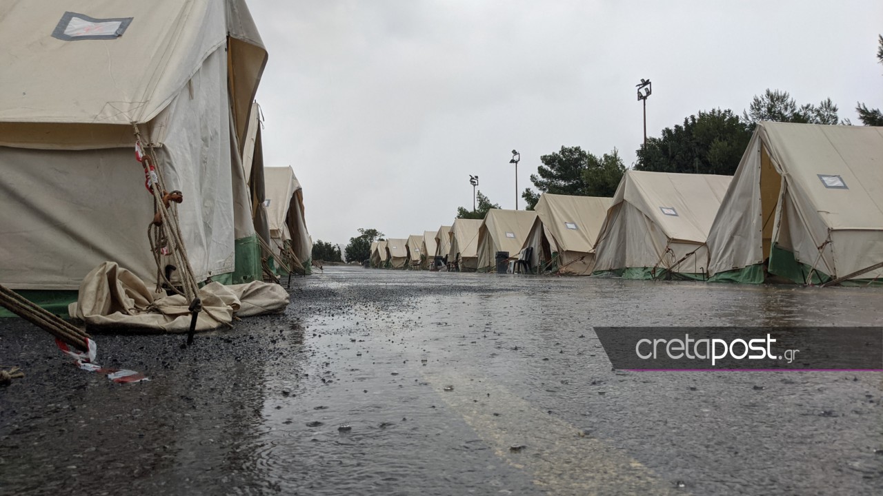 Κακοκαιρία «Μπάλλος» – Αρκαλοχώρι: Αντιμέτωποι με τη βροχή οι σεισμόπληκτοι-1