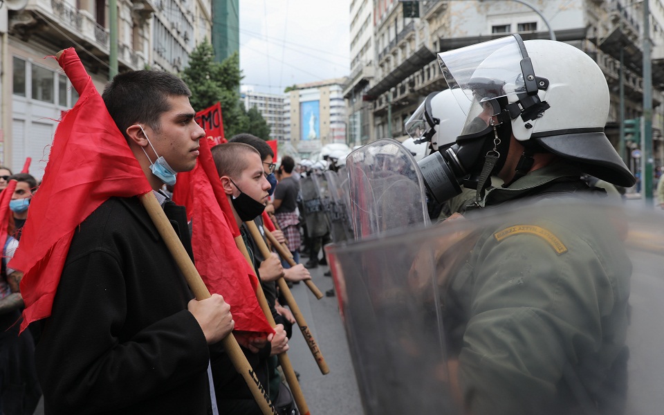 ένταση-στην-αντιφασιστική-διαδήλωση-561532849